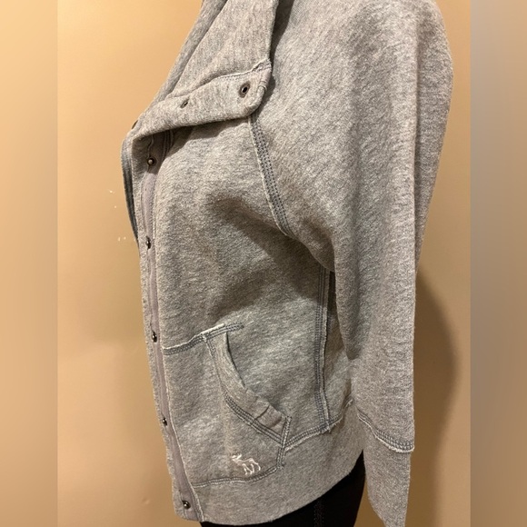 Girls Abercrombie Grey Fleece wide collar 3/4 sleeve snap jacket, size L - Picture 4 of 7